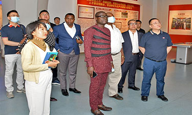 A Ghanaian Delegation Visited Yiling Pharmaceutical
